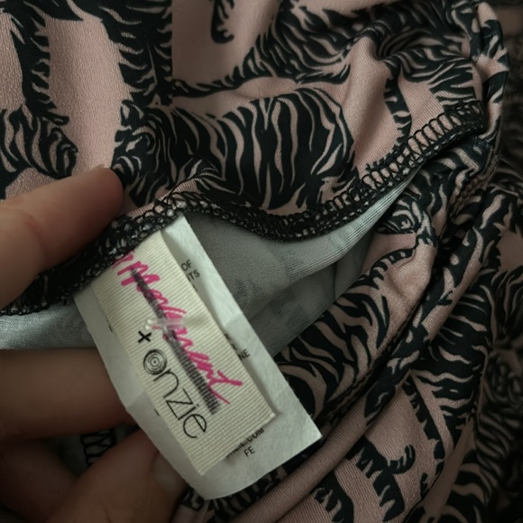 FP Movement x Onzie Set Take Me Away Tiger Set Flare Pants size M/L NWT - Picture 5 of 7